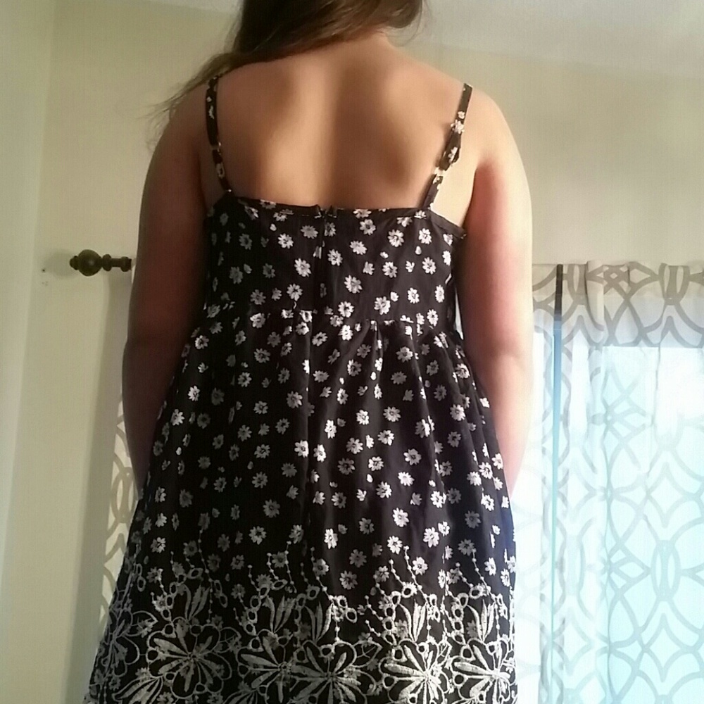 Dress - Picture 3 of 3
